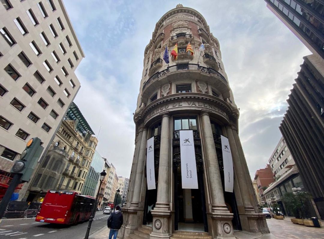 Fachada de la sede de Caixabank, en València, el antiguo Banco de Valencia Fachada de la sede de Caixabank, en València, el antiguo Banco de Valencia