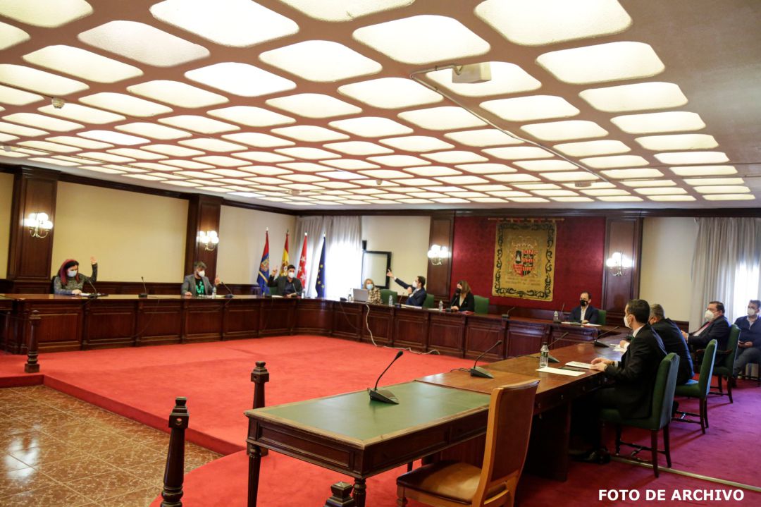 Sesión plenaria en el Ayuntamiento de Móstole Sesión plenaria en el Ayuntamiento de Móstole