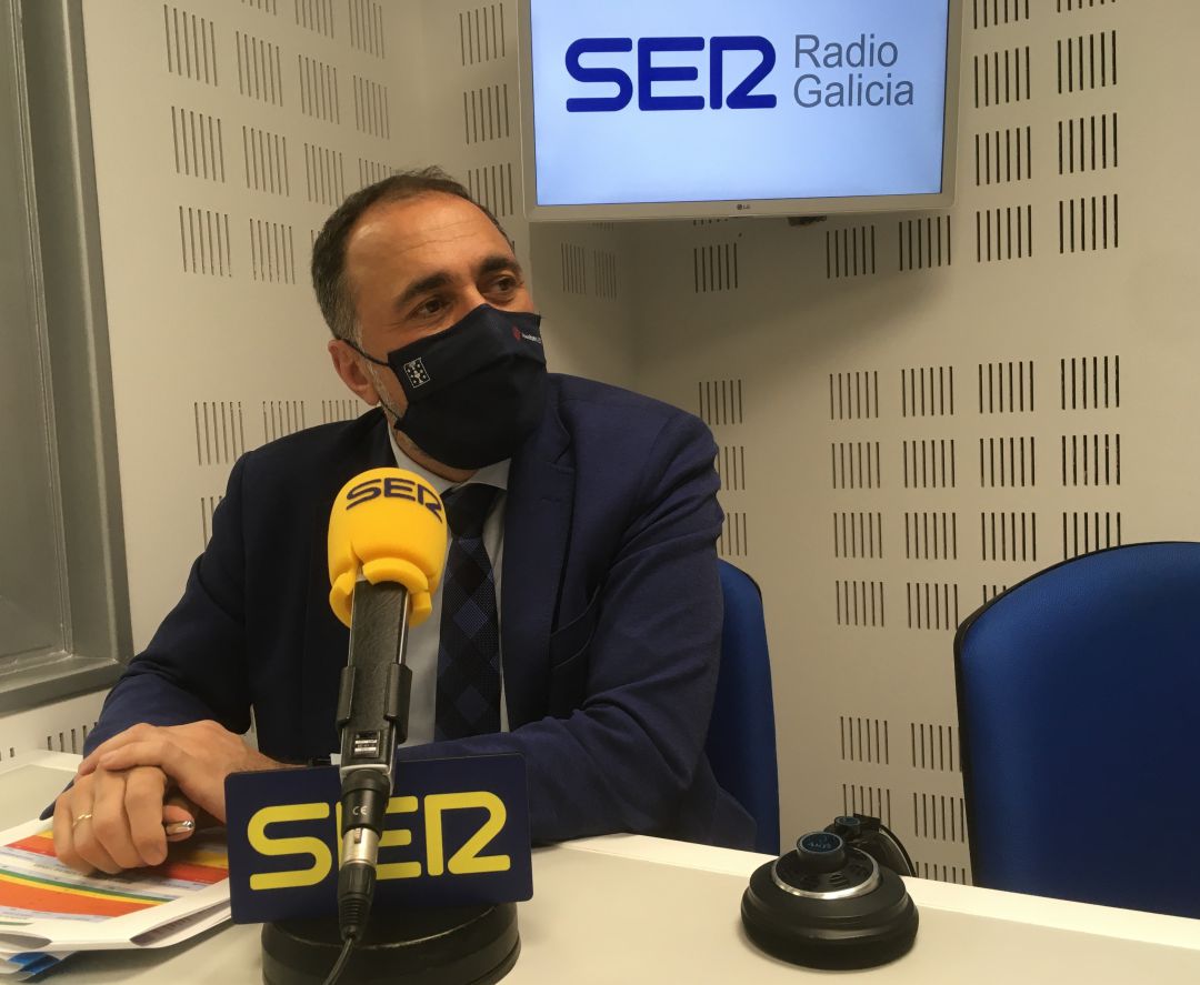 El conselleiro de Sanidade, Julio García Comesaña, en los estudios de Radio Galicia - Cadena SER. El conselleiro de Sanidade, Julio García Comesaña, en los estudios de Radio Galicia - Cadena SER.