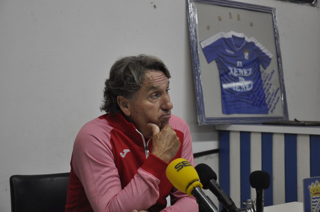 Esteban Vigo, entrenador del Xerez CD Esteban Vigo, entrenador del Xerez CD