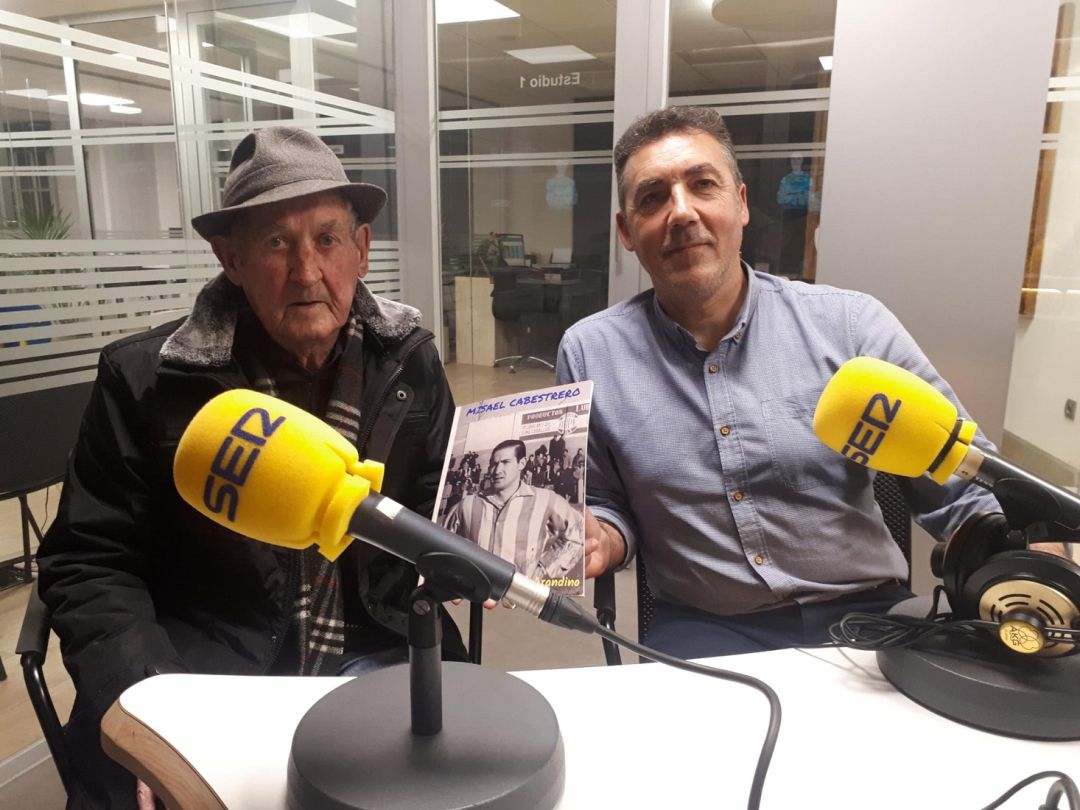 Misael Cabestrero junto a Jesús de Andrés 'Campillo' durante la entrevista que ambos mantuvieron en Radio Aranda. Misael Cabestrero junto a Jesús de Andrés 'Campillo' durante la entrevista que ambos mantuvieron en Radio Aranda.