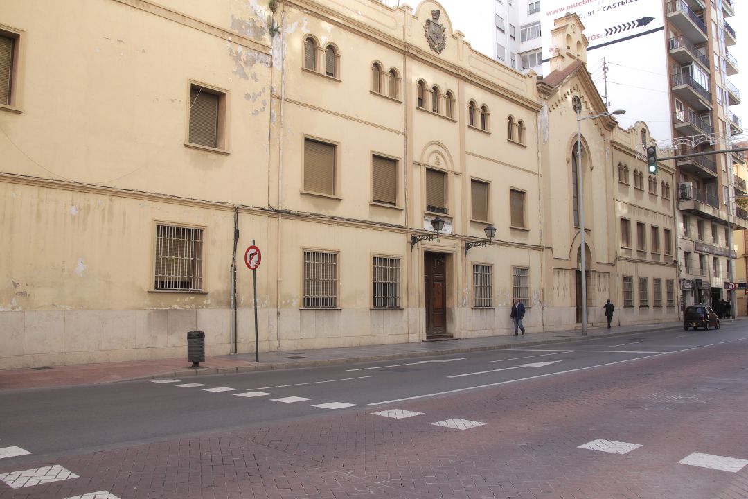 Antiguo asilo en la calle Gobernador de Castelló Antiguo asilo en la calle Gobernador de Castelló
