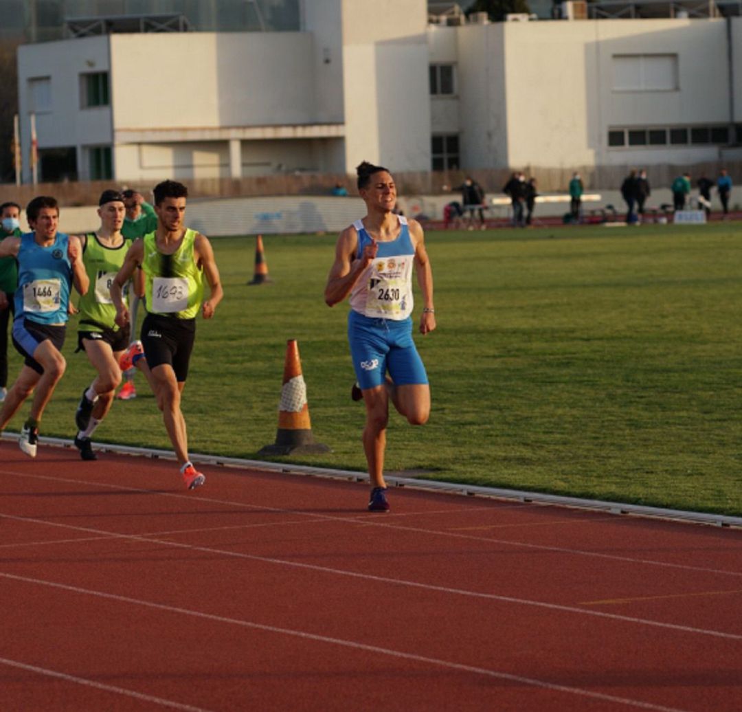 El atleta de la Peña Deportiva en una de las pruebas disputadas El atleta de la Peña Deportiva en una de las pruebas disputadas