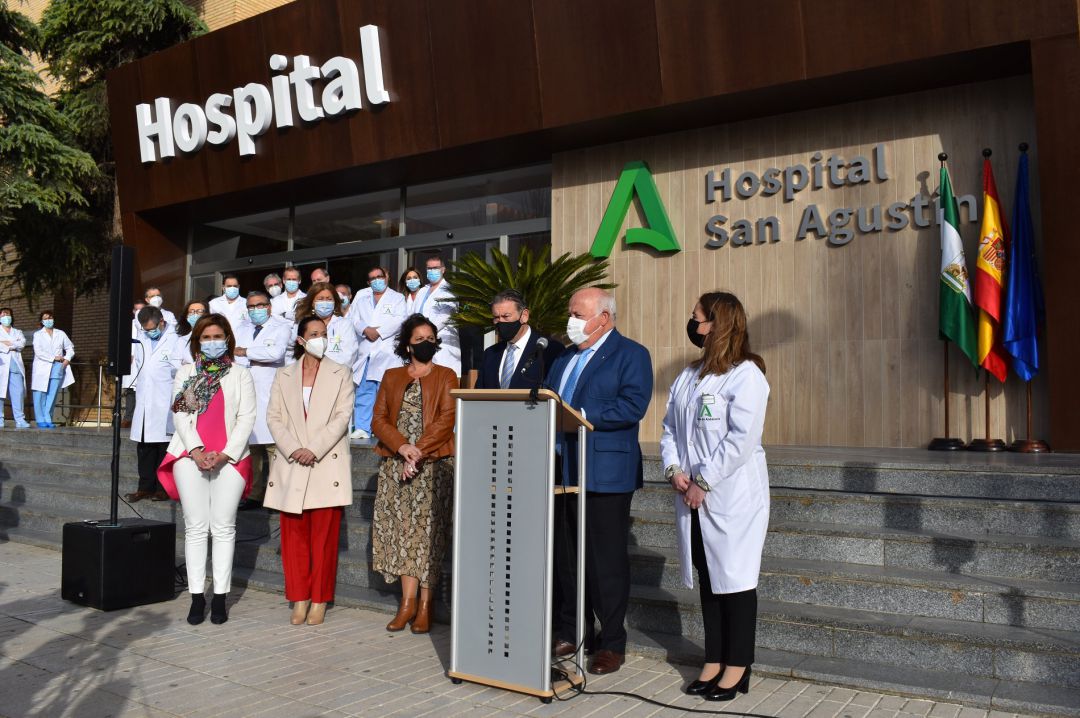Jesús Aguirre, Consejero de Salud y Familias, atiende a los medios en Linares Jesús Aguirre, Consejero de Salud y Familias, atiende a los medios en Linares