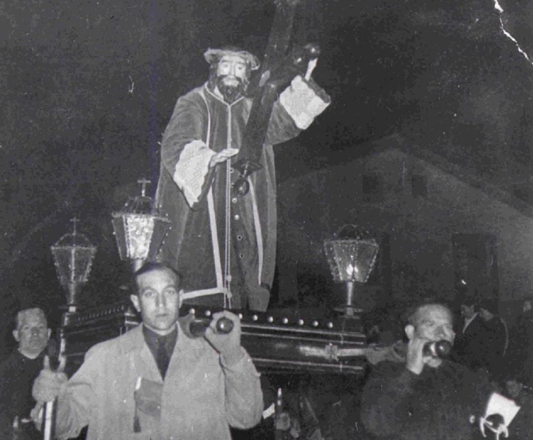 Imagen antigua de una procesión en Peñafiel Imagen antigua de una procesión en Peñafiel