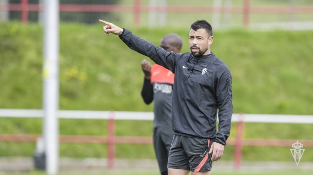 Javi Fuego durante el entrenamiento de este lunes. Javi Fuego durante el entrenamiento de este lunes.