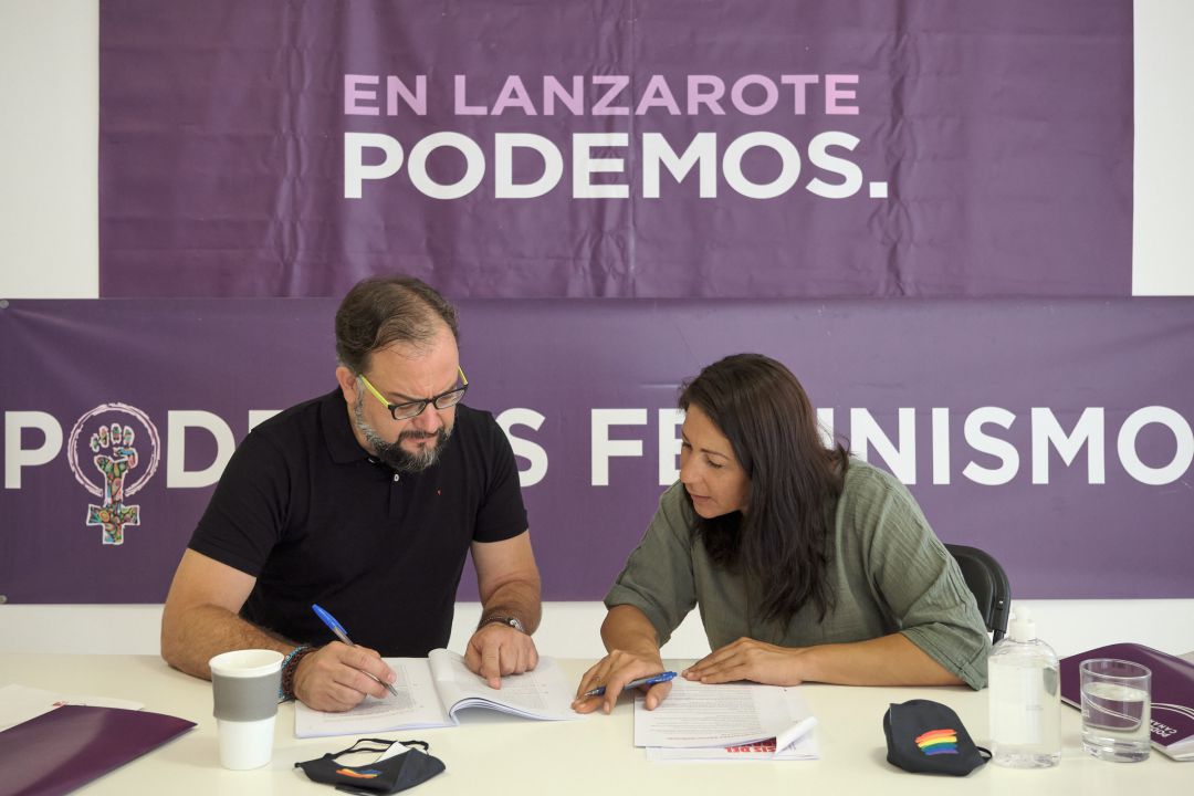 Jorge Peñas y Miriam Barros, consejeros de LEP-Sí Podemos en el Cabildo de Lanzarote. Jorge Peñas y Miriam Barros, consejeros de LEP-Sí Podemos en el Cabildo de Lanzarote.