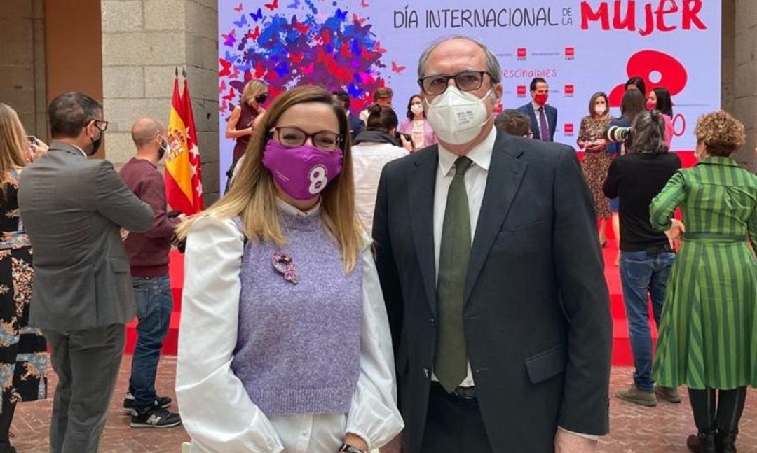 La diputada pinteña Lorena Morales (i) junto al candidato socialista Angel Gabilondo en un acto en la Real Casa de Correos el pasado 8 de marzo. La diputada pinteña Lorena Morales (i) junto al candidato socialista Angel Gabilondo en un acto en la Real Casa de Correos el pasado 8 de marzo.