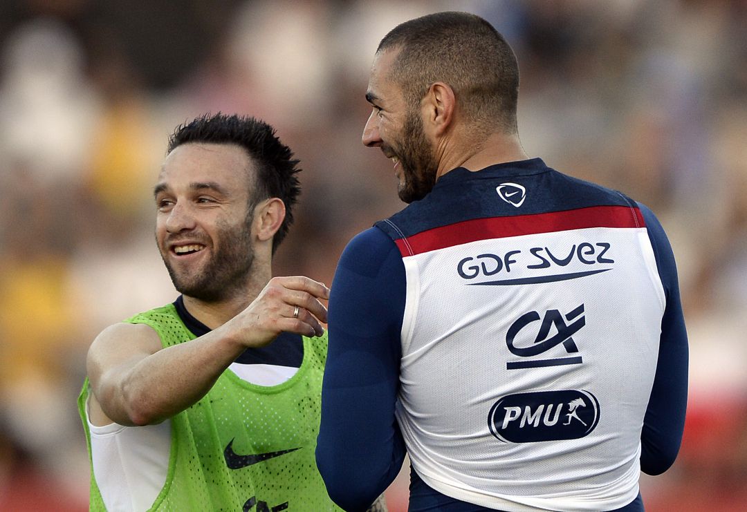 Mathieu Valbuena y Karim Benzema en un entrenamiento con Francia Mathieu Valbuena y Karim Benzema en un entrenamiento con Francia