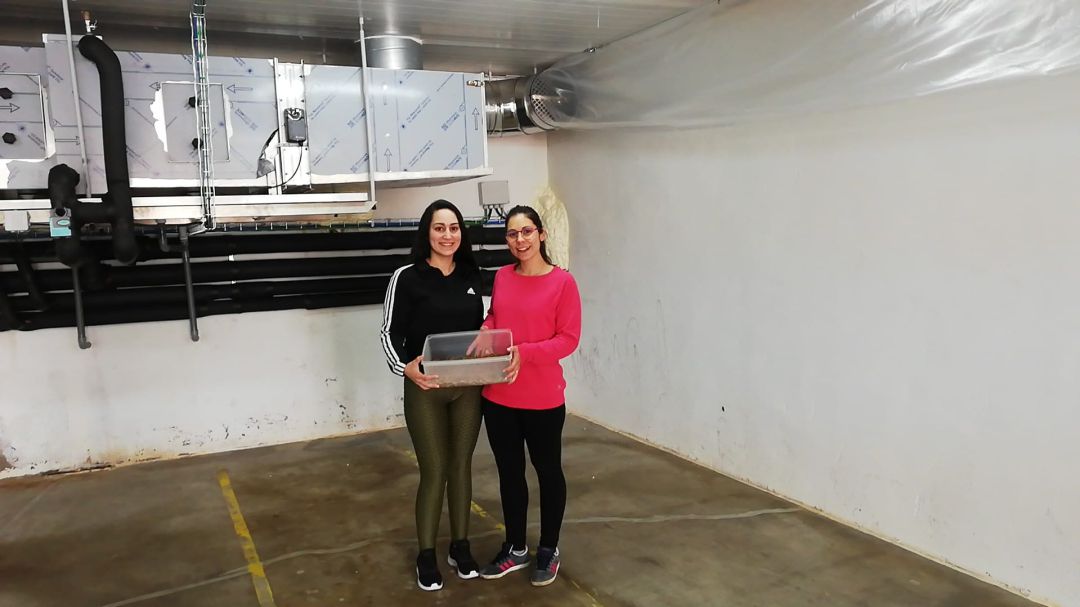 Estas dos jóvenes de Ledaña proyectan la primera granja de gusanos de la Manchuela Estas dos jóvenes de Ledaña proyectan la primera granja de gusanos de la Manchuela