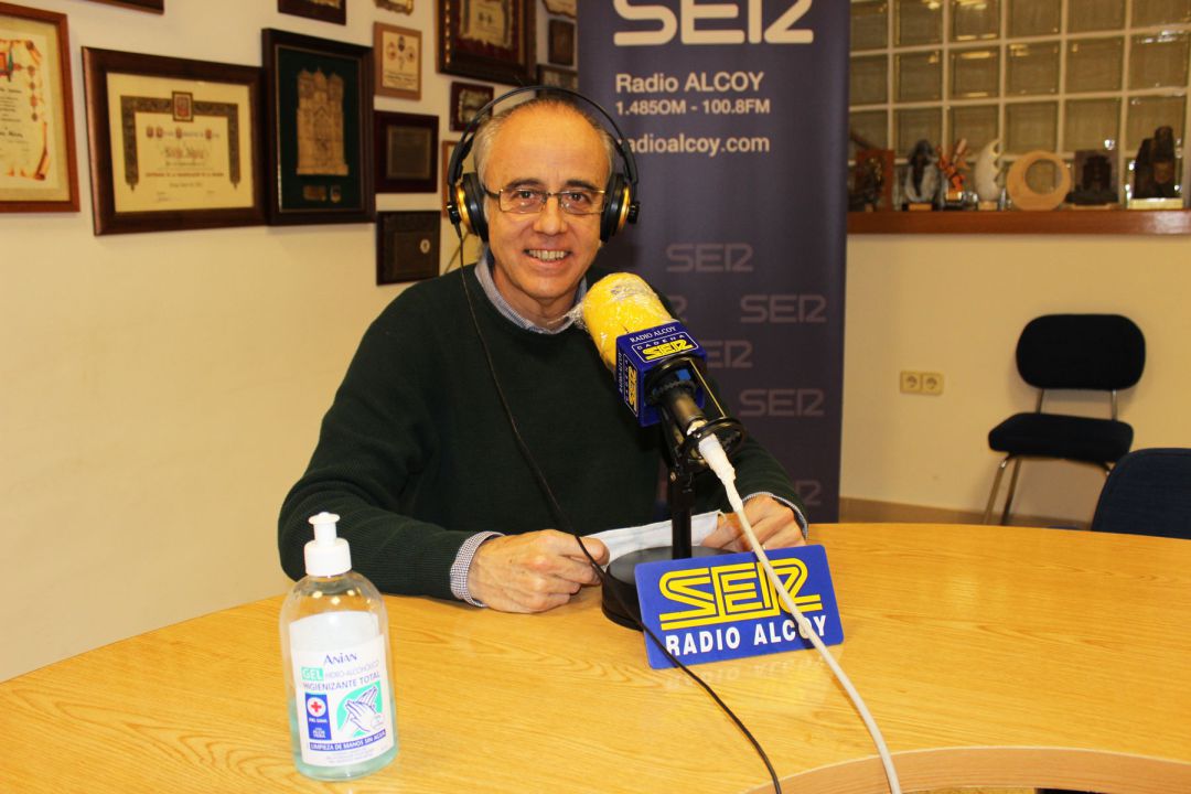 José Alberto Cortés, director gerente del MARQ, en los estudios de Radio Alcoy José Alberto Cortés, director gerente del MARQ, en los estudios de Radio Alcoy
