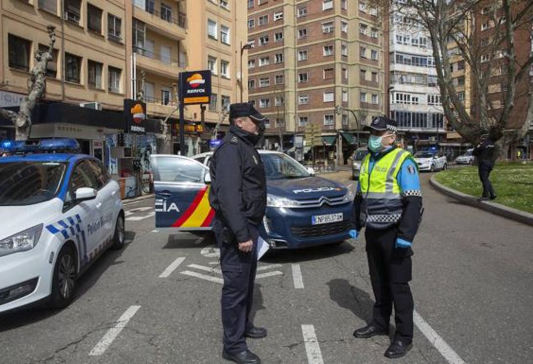 La Policía Local y la Policía Nacional vigilan las concentraciones de la Coordinadora en Defensa de la Pensiones La Policía Local y la Policía Nacional vigilan las concentraciones de la Coordinadora en Defensa de la Pensiones