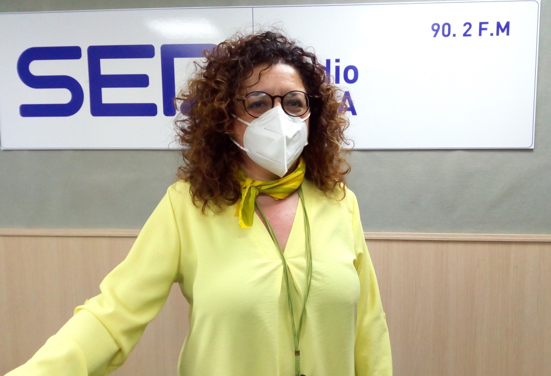 Virtudes Hernández, en el estudio de Radio Elda SER Virtudes Hernández, en el estudio de Radio Elda SER