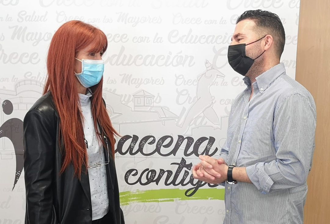 El alcalde de Maracena, Noel López, y la concejala de bienestar social, Ana Tinas El alcalde de Maracena, Noel López, y la concejala de bienestar social, Ana Tinas