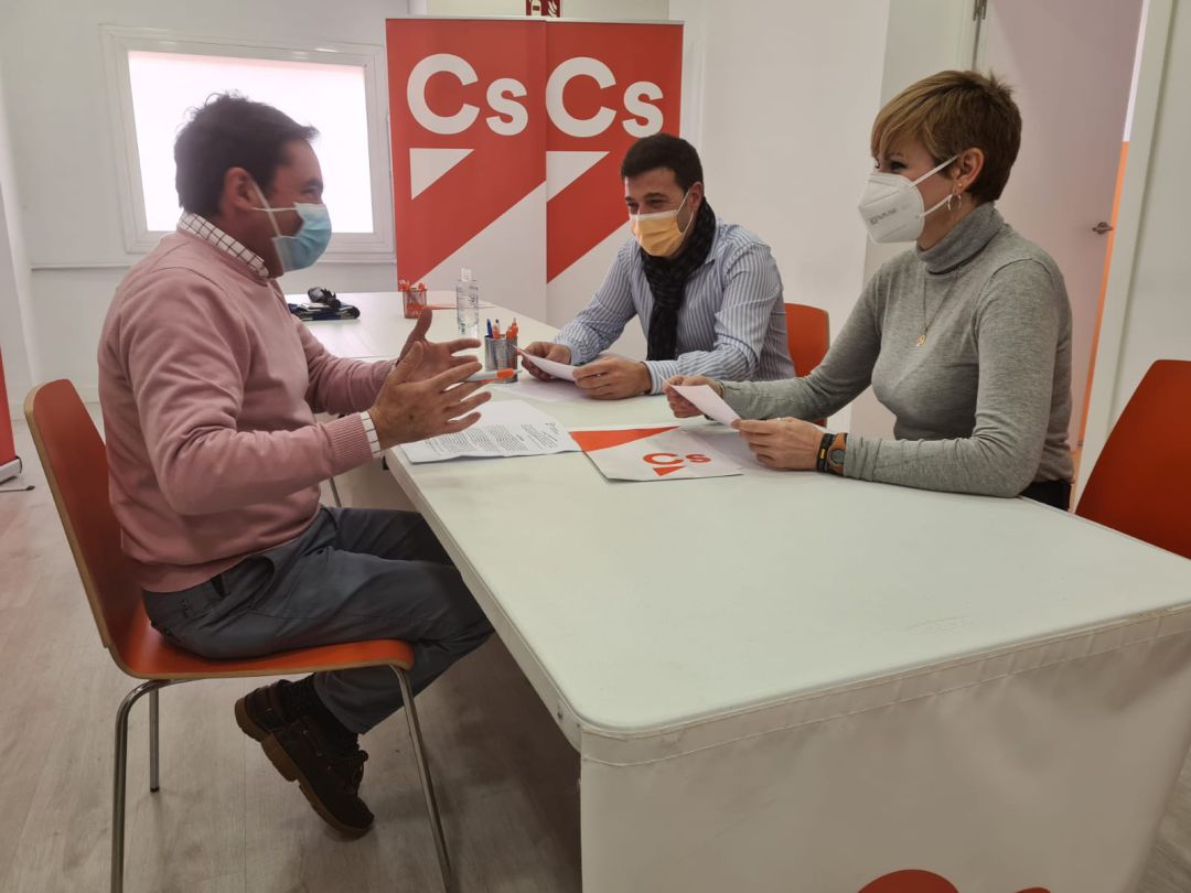 Miembros de Cs de Jaén analizaron la respuesta del Gobierno Central a su pregunta para conocer los criterios de adjudicación del Plan Colce Miembros de Cs de Jaén analizaron la respuesta del Gobierno Central a su pregunta para conocer los criterios de adjudicación del Plan Colce
