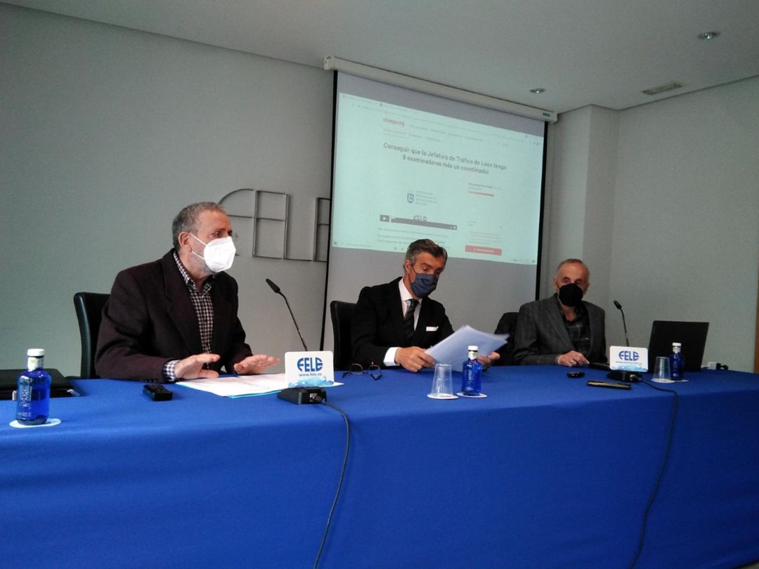 Las autoescuelas leonesas lanzan junto con la FELE una campaña de recogidas de firmas Las autoescuelas leonesas lanzan junto con la FELE una campaña de recogidas de firmas