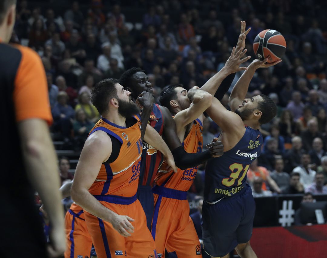 Muy probablemente Valencia Basket y Bakonia se jugarán la vida en la última jornada Muy probablemente Valencia Basket y Bakonia se jugarán la vida en la última jornada