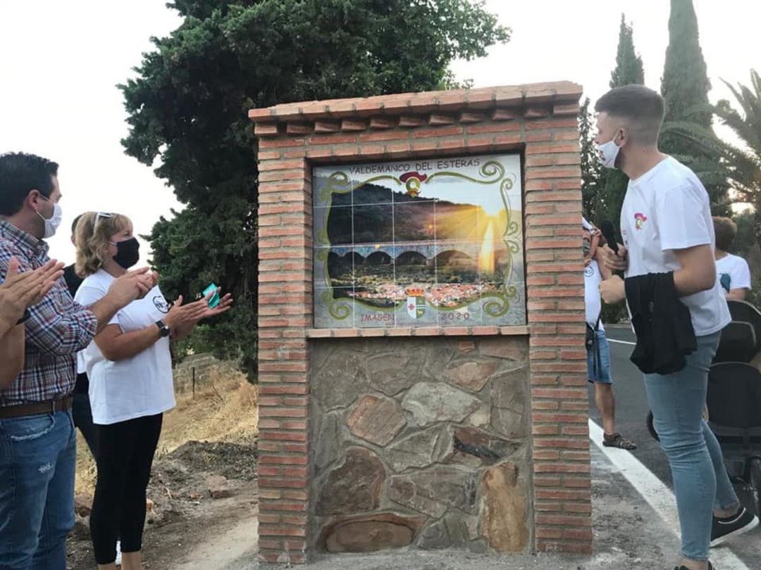 Placa de reconocimiento a Valdemanco del Esteras como Mejor Pueblo de Ciudad Real 2020 Placa de reconocimiento a Valdemanco del Esteras como Mejor Pueblo de Ciudad Real 2020