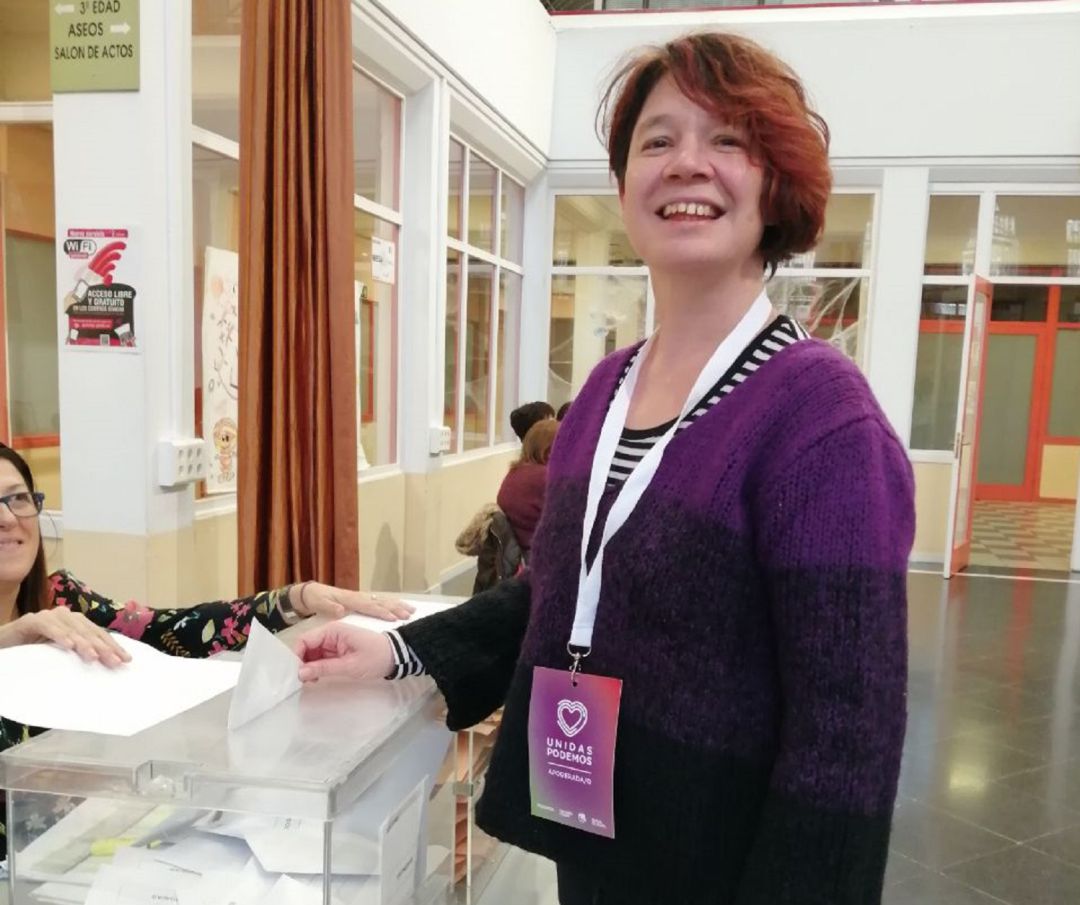 Ana Isabel Calcerrada depositando su voto en Getafe en las últimas Elecciones Generales del año 2019 Ana Isabel Calcerrada depositando su voto en Getafe en las últimas Elecciones Generales del año 2019