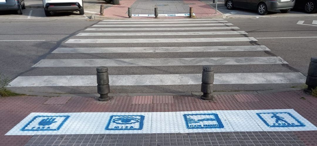 Muchos pasos de peatones de Leganés serán ya inclusivos al contar con pictogramas de ayuda a las personas con TEA. Muchos pasos de peatones de Leganés serán ya inclusivos al contar con pictogramas de ayuda a las personas con TEA.