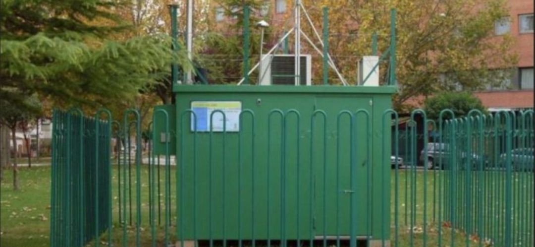 Imagen de archivo de una estación metereológica instalada cerca del Campus de Albacete Imagen de archivo de una estación metereológica instalada cerca del Campus de Albacete