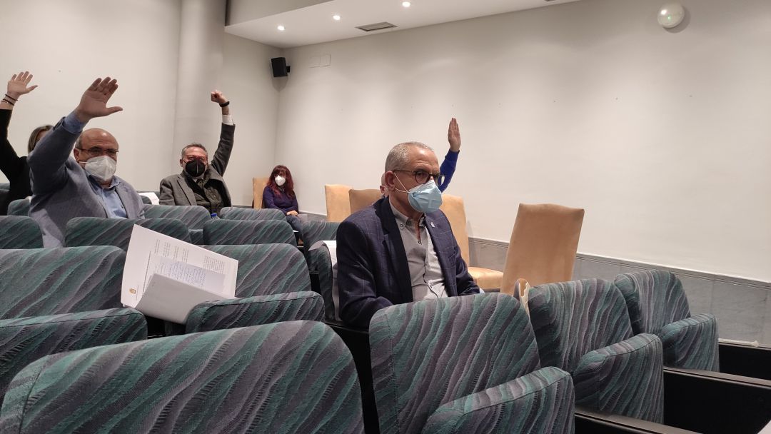 Manuel de la Fuente rompió la disciplina de voto de su partido Manuel de la Fuente rompió la disciplina de voto de su partido