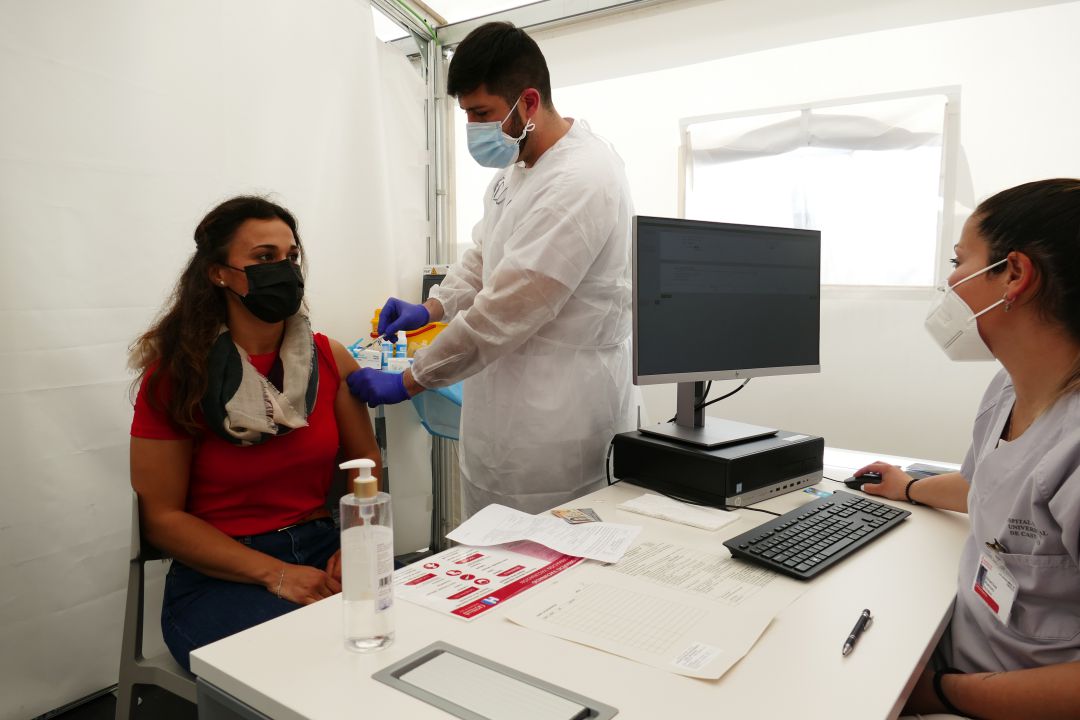 Se retoma la vacunación de los 18.000 trabajadores de centros educativos de la provincia
Se retoma la vacunación de los 18.000 trabajadores de centros educativos de la provincia