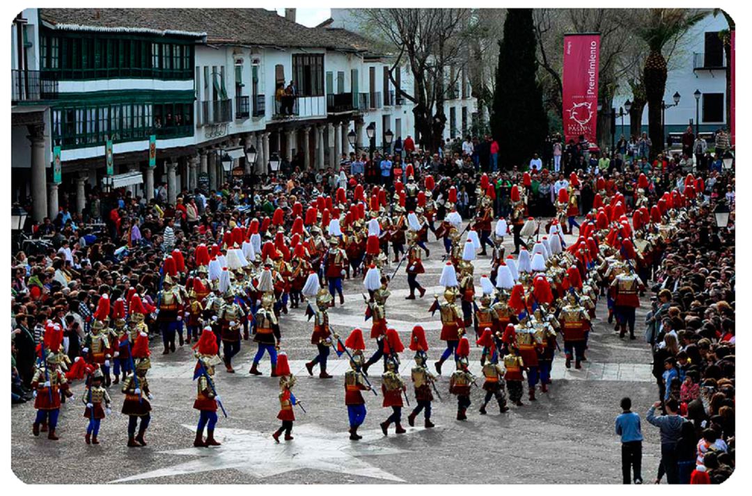 Muchas de las compañías romanas de la comarca desfilan en marcha como la del Caracol Muchas de las compañías romanas de la comarca desfilan en marcha como la del Caracol