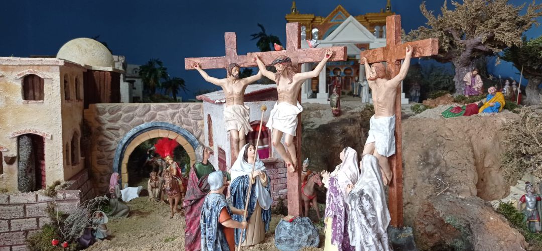 El 'calvario' de la parroquia pinteña recrea las imágenes tradicionales de la Semana Santa El 'calvario' de la parroquia pinteña recrea las imágenes tradicionales de la Semana Santa