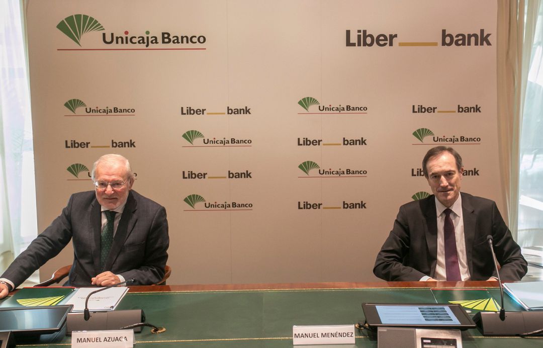 Archivo - Manuel Azuaga (Unicaja) y Manuel Menéndez (Liberbank) Archivo - Manuel Azuaga (Unicaja) y Manuel Menéndez (Liberbank)