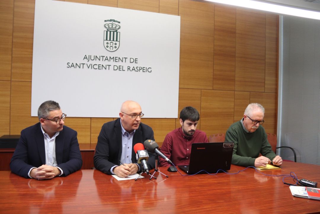 José Luis Lorenzo y Jesús Villar, a la izquierda, en una rueda de prensa en la sala de prensa del consistorio José Luis Lorenzo y Jesús Villar, a la izquierda, en una rueda de prensa en la sala de prensa del consistorio