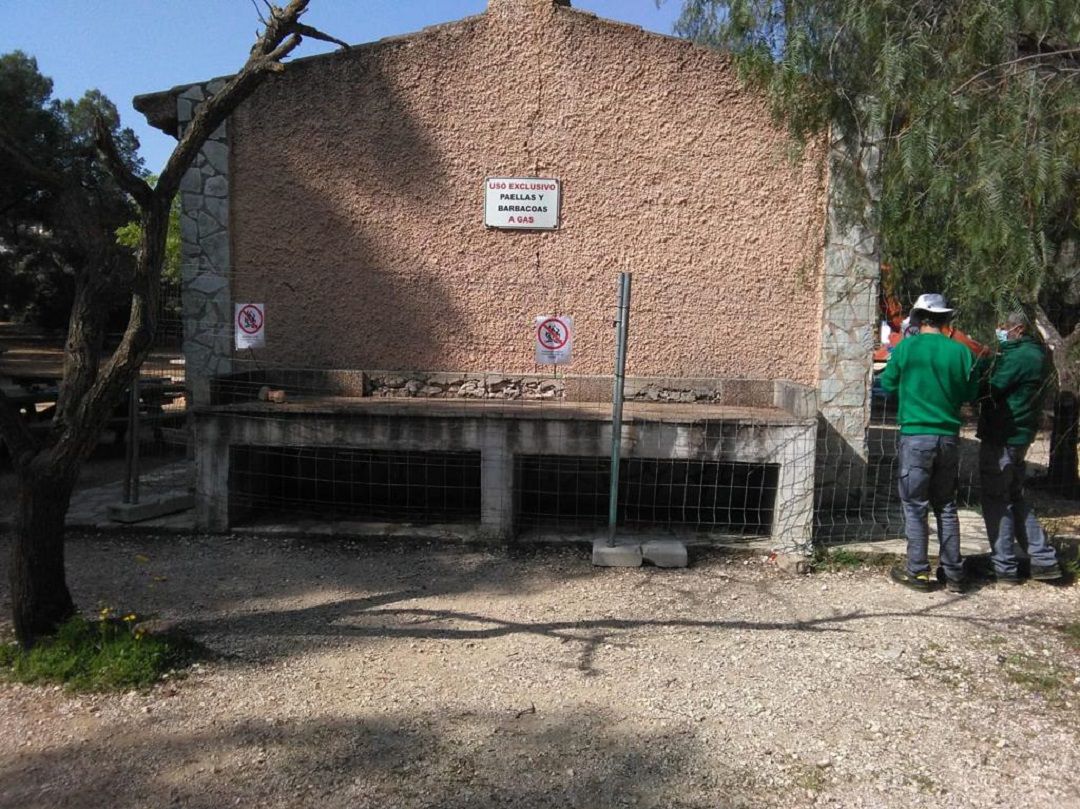 Zona de barbacoa precintada. Zona de barbacoa precintada.
