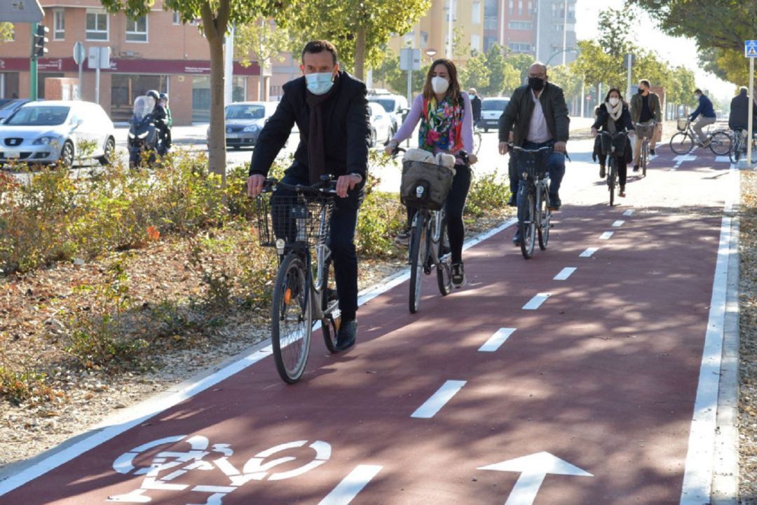 El equipo de gobierno en bici El equipo de gobierno en bici