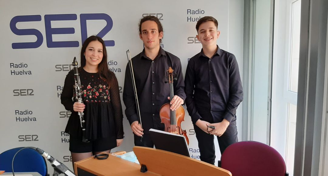 Trío de Cámara compuesto por Verónica Acosta, Carlos Díaz y Fernando Alejandre Trío de Cámara compuesto por Verónica Acosta, Carlos Díaz y Fernando Alejandre
