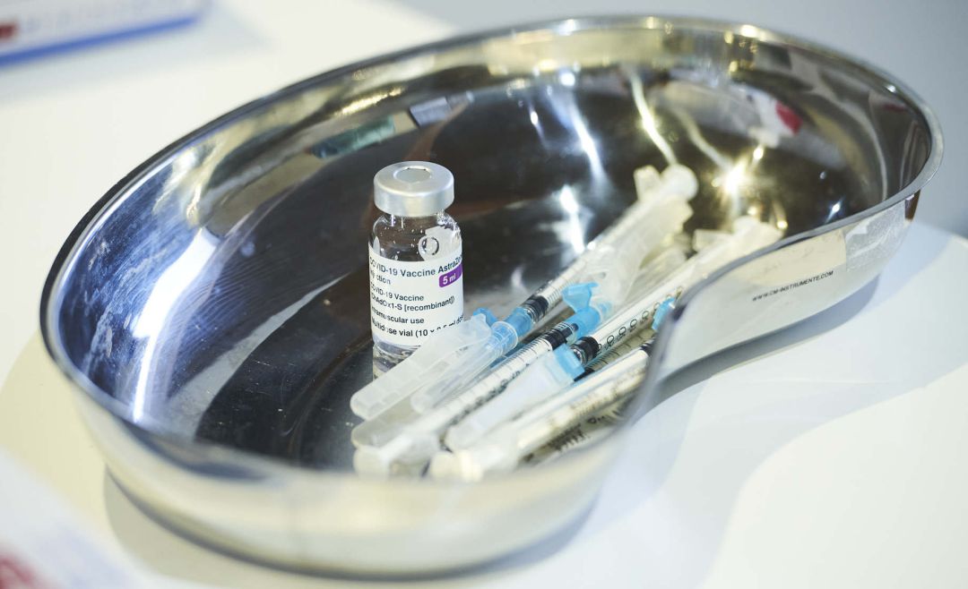 Un vial con la vacuna de AstraZeneca. Un vial con la vacuna de AstraZeneca.
