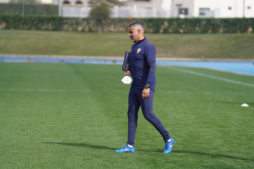 José Gomes en el entrenamiento del equipo en el Anexo. José Gomes en el entrenamiento del equipo en el Anexo.