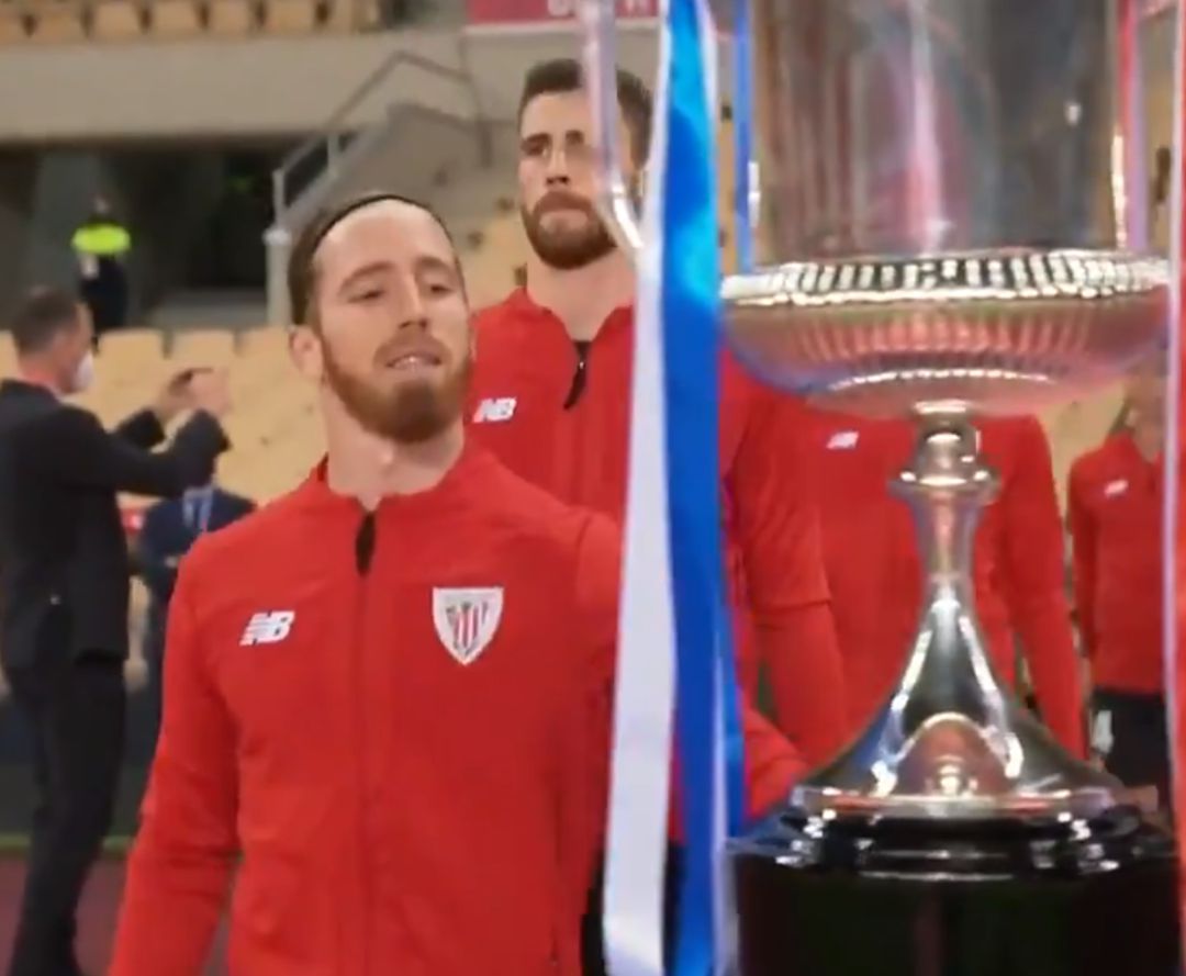 Iker Muniain toca la Copa del Rey Iker Muniain toca la Copa del Rey