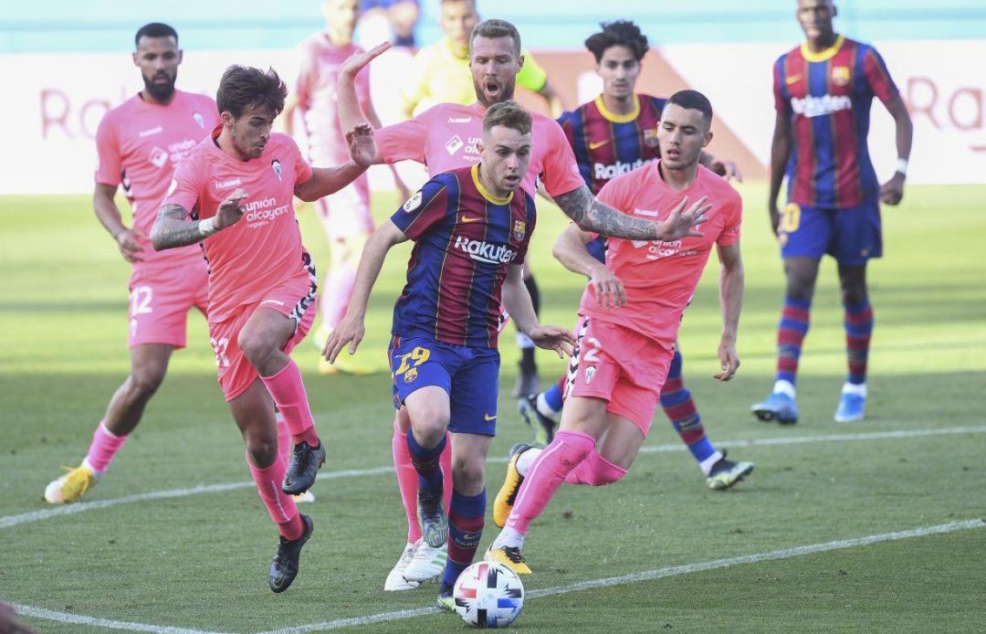 Instantes del partido entre el filial blaugrana y el Alcoyano Instantes del partido entre el filial blaugrana y el Alcoyano