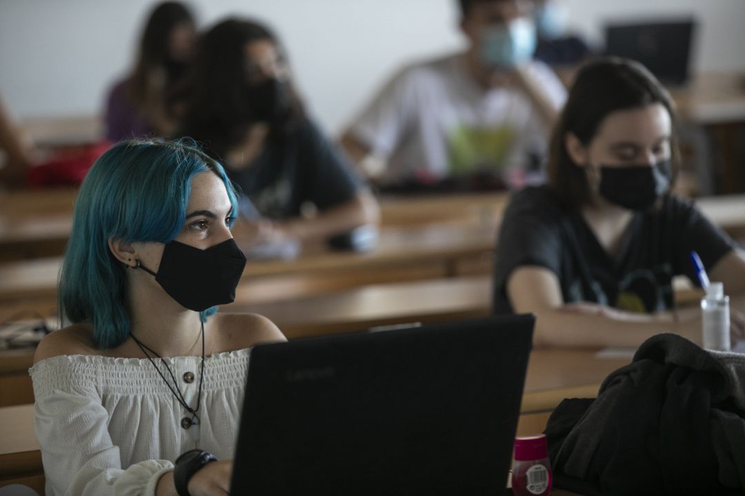 Alumnos en clase en la facultad. Alumnos en clase en la facultad.