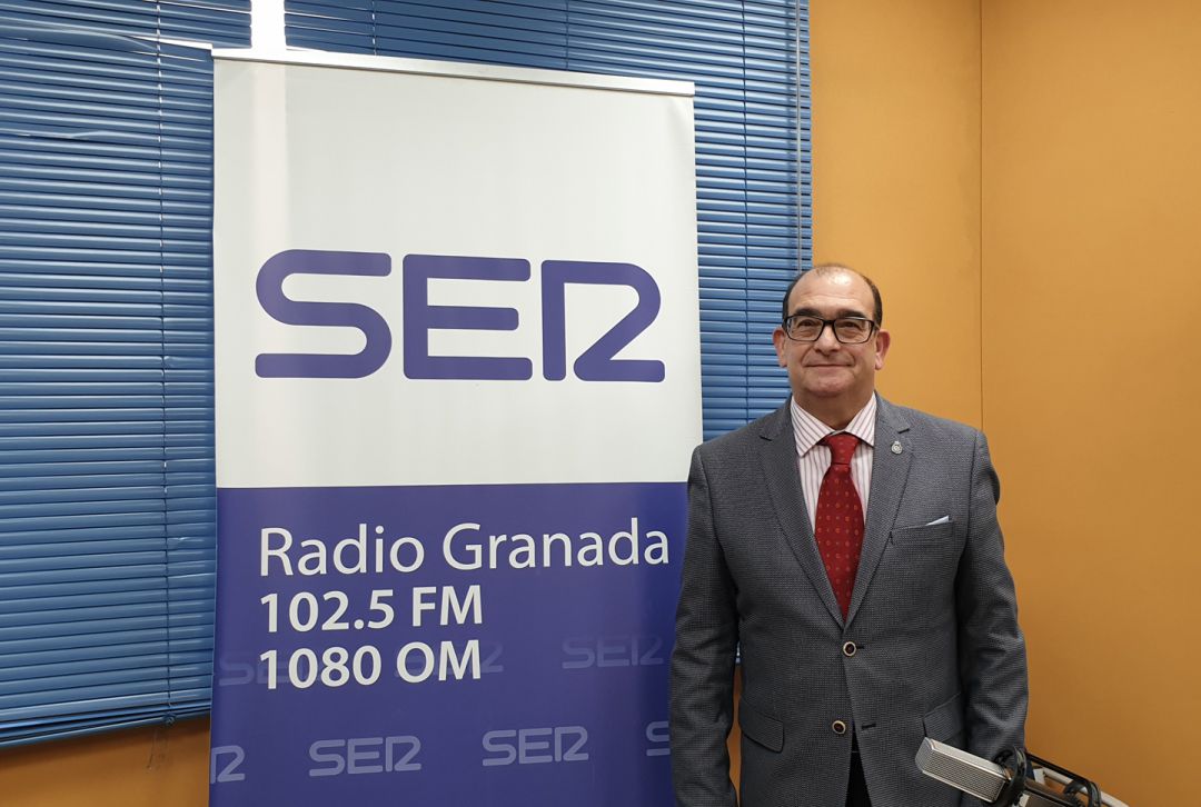 El presidente de la Federación de Cofradías y Hermandades de Semana Santa de Granada, Jesús Muros, en los estudios de Radio Granada El presidente de la Federación de Cofradías y Hermandades de Semana Santa de Granada, Jesús Muros, en los estudios de Radio Granada