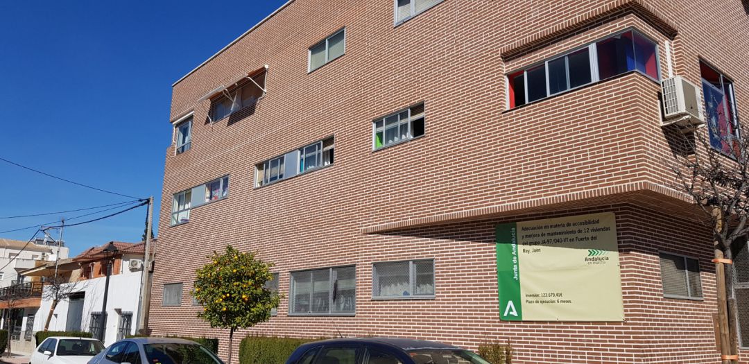 Uno de los bloques de viviendas en los que se ha intervenido en Fuerte del Rey. Uno de los bloques de viviendas en los que se ha intervenido en Fuerte del Rey.