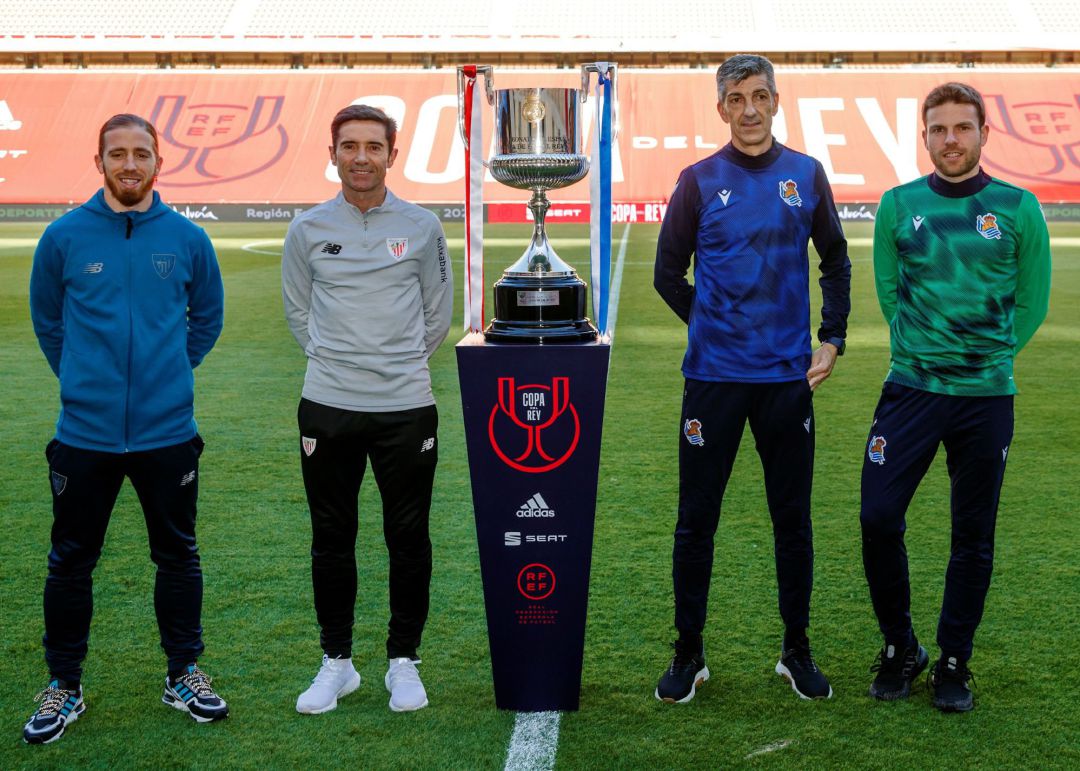 Imanol posa con la Copa junto a su capitán Illarramendi Imanol posa con la Copa junto a su capitán Illarramendi
