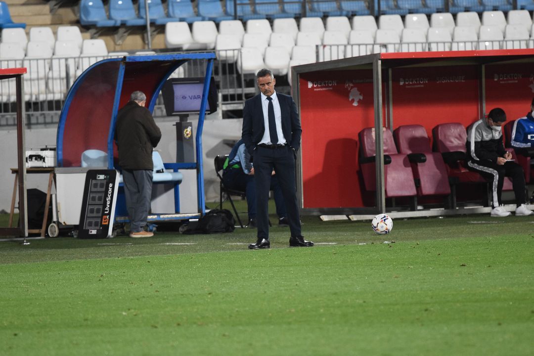 José Gomes con rostro serio en el partido contra el Rayo. José Gomes con rostro serio en el partido contra el Rayo.