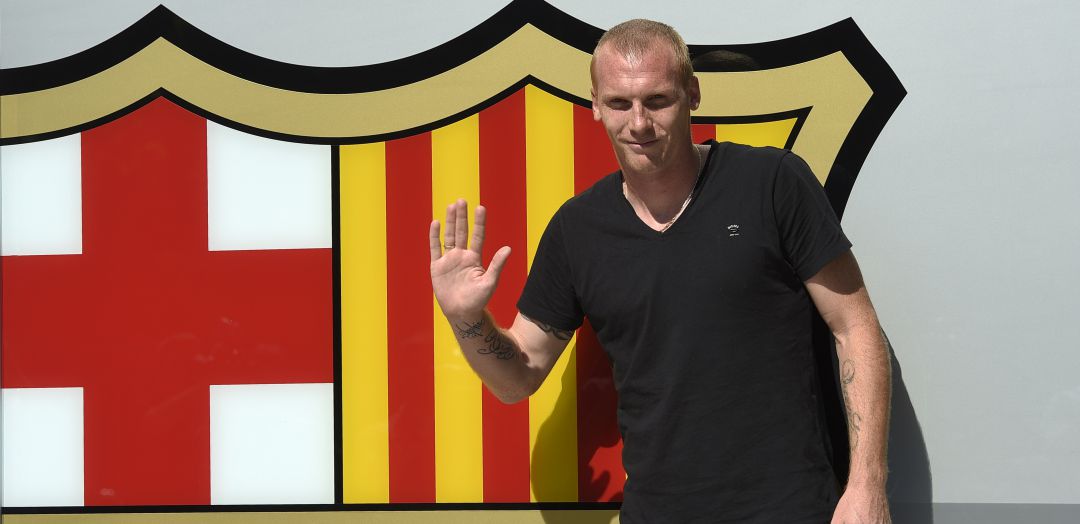 Jeremy Mathieu, durante su presentación como nuevo futbolista del Barcelona Jeremy Mathieu, durante su presentación como nuevo futbolista del Barcelona