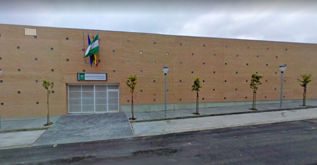 Uno de los colegios cerrados en Doña Mencía Uno de los colegios cerrados en Doña Mencía