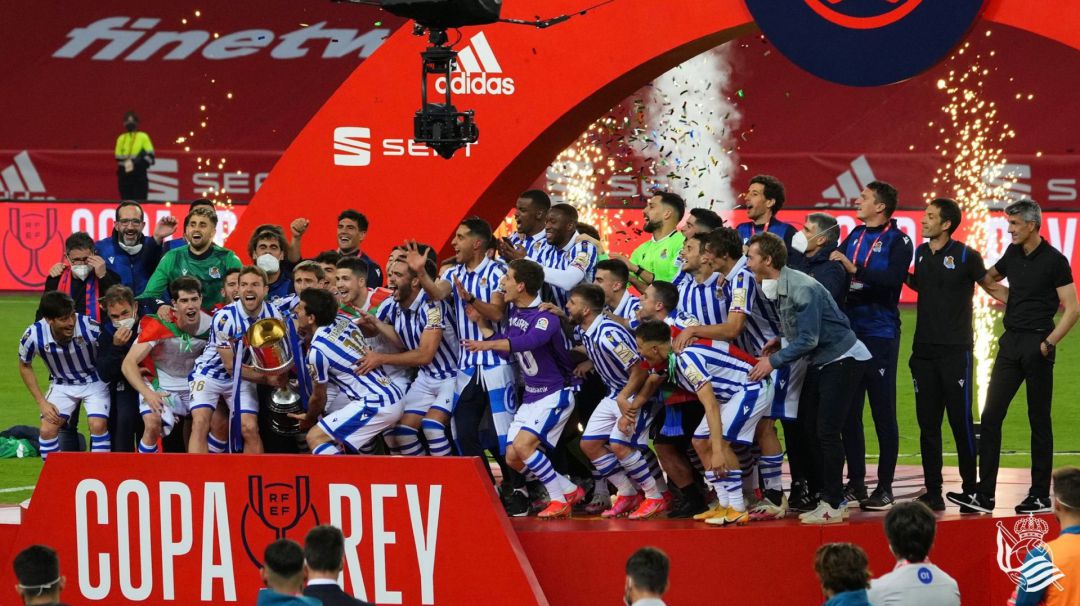 Illarra y Oyarzabal levantan la Copa del Rey en La Cartuja Illarra y Oyarzabal levantan la Copa del Rey en La Cartuja