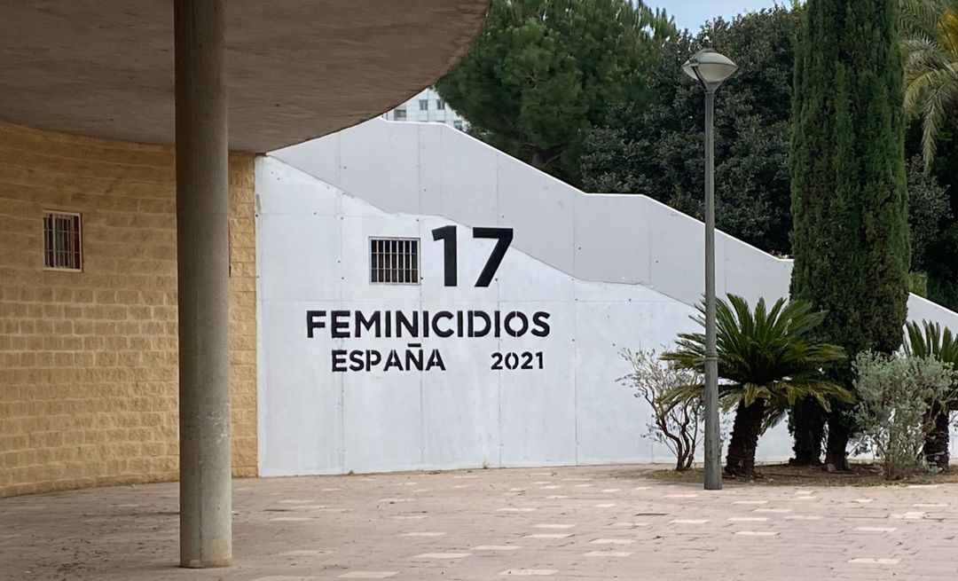 Mural que han diseñado Alanna y Stool Street Art para visibilizar los feminicidios en España. Mural que han diseñado Alanna y Stool Street Art para visibilizar los feminicidios en España.