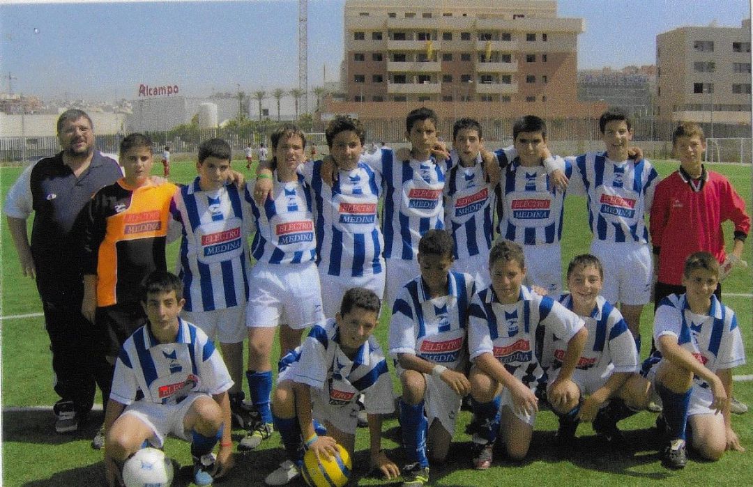 José Manuel Medina creó su propio club de fútbol y lo vistió como la Real. José Manuel Medina creó su propio club de fútbol y lo vistió como la Real.