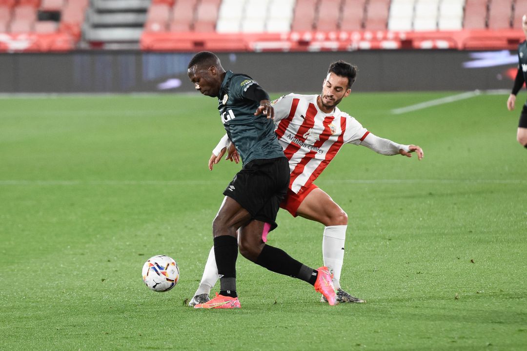 José Carlos Lazo y Luis Advíncula en el Almería-Rayo. José Carlos Lazo y Luis Advíncula en el Almería-Rayo.