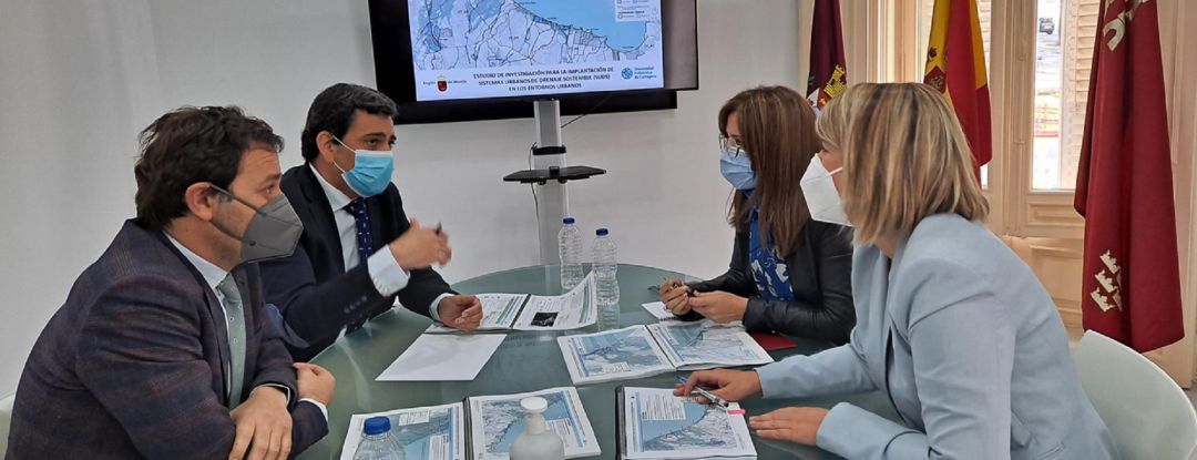 Reunión para poner en marcha medidas que eviten los problemas provocados por las inundaciones Reunión para poner en marcha medidas que eviten los problemas provocados por las inundaciones